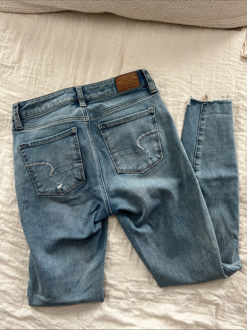 American Eagle Light Wash Distressed Skinny Jeans - Picture 4 of 5